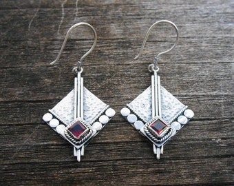 Elegant Silver sterling Garnet gemstone dangle earrings, rhombus shape, handmade silver dangle earrings, 4.5 cm long