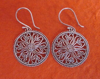 Boucles d'oreilles élégantes en argent sterling avec cercle de la nature / Prêtes à être expédiées, Boucles d'oreilles pendantes en argent, Bijoux en argent faits main