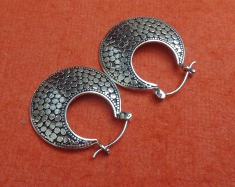 Alluring Medium Sterling silver hoop Earrings, Sterling silver handmade earrings length 30 mm. length