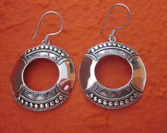 Beautiful Silver sterling Balinese pattern Dangle Earrings, silver circle earrings length: 50 mm.