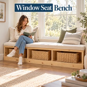 Pode incluir: Um banco de janela de madeira clara com um assento longo almofadado e três compartimentos de armazenamento abertos por baixo, cada um contendo um cesto de vime entrançado. O texto Window Seat Bench é exibido acima.
