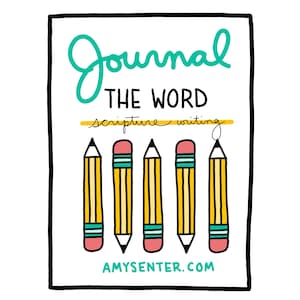 Puede incluir: Un fondo blanco con borde negro presenta las palabras "Journal the Word" en escritura turquesa. Debajo, las palabras "scripture writing" están escritas a mano. Cinco lápices amarillos con gomas rosas en la parte inferior, con el sitio web amysenter.com.