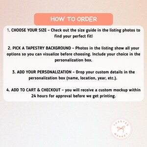 Pu&ograve; includere: Immagine con testo "HOW TO ORDER" e istruzioni per l'ordine, tra cui la scelta della taglia, dello sfondo, della personalizzazione e del checkout. Include un logo "TOASTED MARKET". Lo sfondo &egrave; color pesca chiaro.