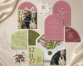 Könnte beinhalten: Ein Hochzeitspapeterie-Set mit bogenförmigen Karten in Altrosa und Salbeigrün. Es enthält ein Foto eines Paares, Blumenillustrationen und den Text Sierra Jones und Liam Smith, Save the Date sowie RSVP mit einem QR-Code.