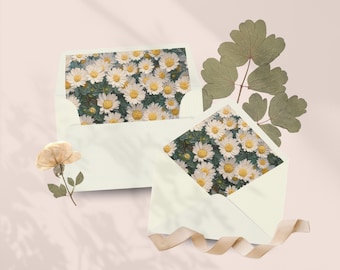Plantilla de sobre con solapa cuadrada A7 con diseño floral de margaritas para bodas, paquete de papelería para exteriores y jardín.