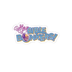 Könnte beinhalten: Ein Aufkleber mit dem Text "Baby Billy's BIBLE BONKERS!" in einer stilisierten Schriftart. Das Design zeigt ein Cartoon-Bild eines Mannes mit Brille. Der Text ist in Blau-, Lila- und Gelbtönen gehalten.