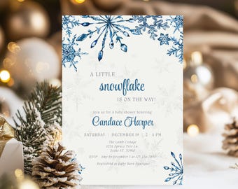 Op de afbeelding: Een uitnodiging voor een babyshower met een sneeuwvlokthema. De uitnodiging toont blauwe aquarel sneeuwvlokken en de tekst "A Little Snowflake Is On The Way!". De uitnodiging is voor de babyshower van Candace Harper op 19 december.