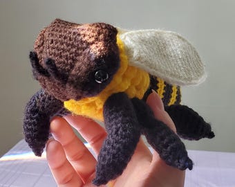 Crochet Honey Bee Amigurumi - Spring Decoration - Summer Gift - Handmade