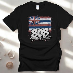 T-shirt « 808 State of Mind » (police noire), indicatif régional d'Hawaï, design minimaliste et épuré, cadeau pour les locaux et la diaspora.