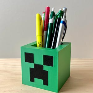 Minecraft-Inspired Creeper Pencil Holder | Desk Accessory | Minecraft-Style | Pen Holder | Gaming Gift | Vibrant Color | Desk Organizer