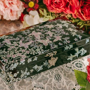 Handmade Mother of Pearl Jewelry Box Gift for Mom Wife Sister – Birthday Christmas Anniversary Graduation Keepsake Organizer