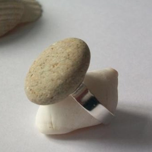 PEBBLE COLLECTION.....Scottish Natural Beach Stone Ring (471)