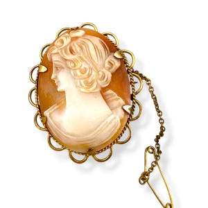 Carved Shell Cameo Brooch with Safety Chain – Rolled Gold Vintage Pin, Classic Victorian Style