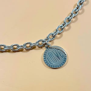 Timeless women&#39;s bracelet with Love medal, silver-colored stainless steel, Mother&#39;s Day gift, charm bracelet