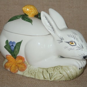 Vtg NOVE, Made in Italy Ceramic Rabbit and Lid