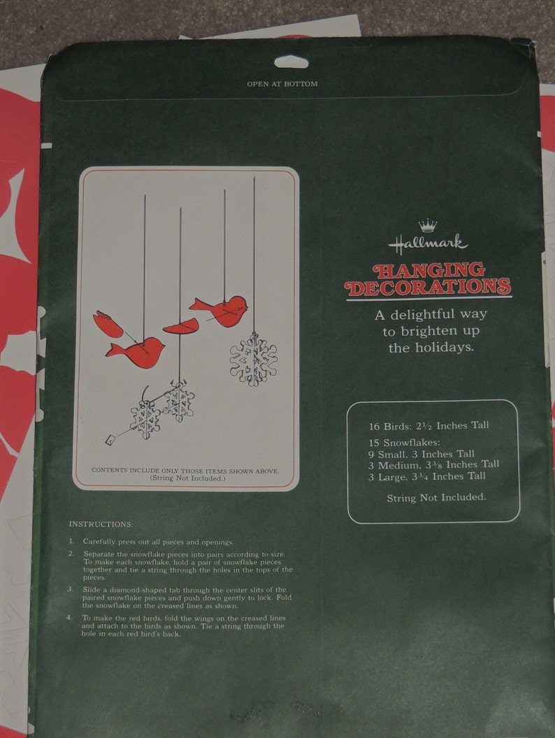 1982 Hallmark Red Birds and Snowflakes paper Hanging Decoration Intact in package