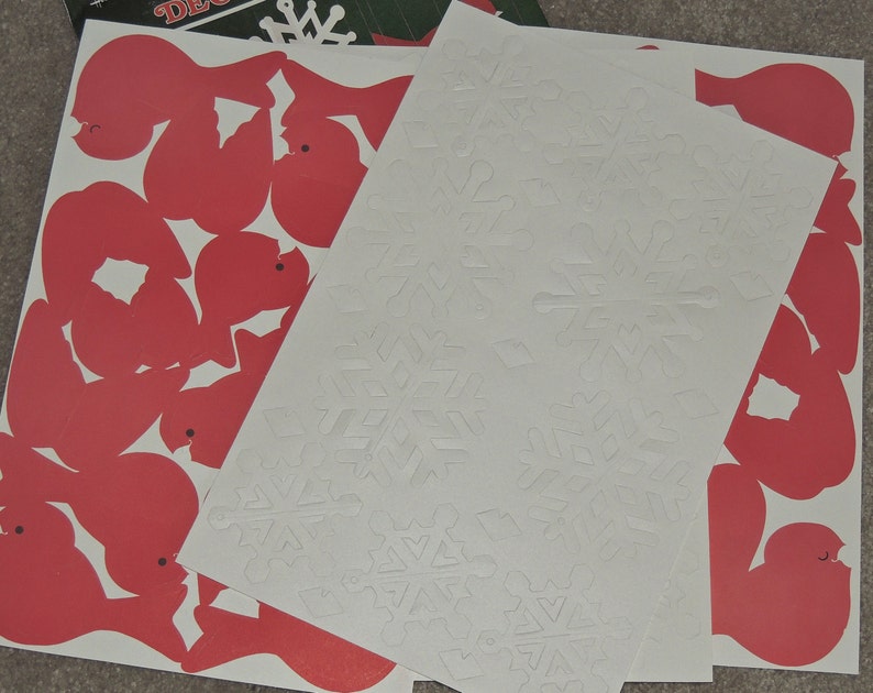 1982 Hallmark Red Birds and Snowflakes paper Hanging Decoration Intact in package