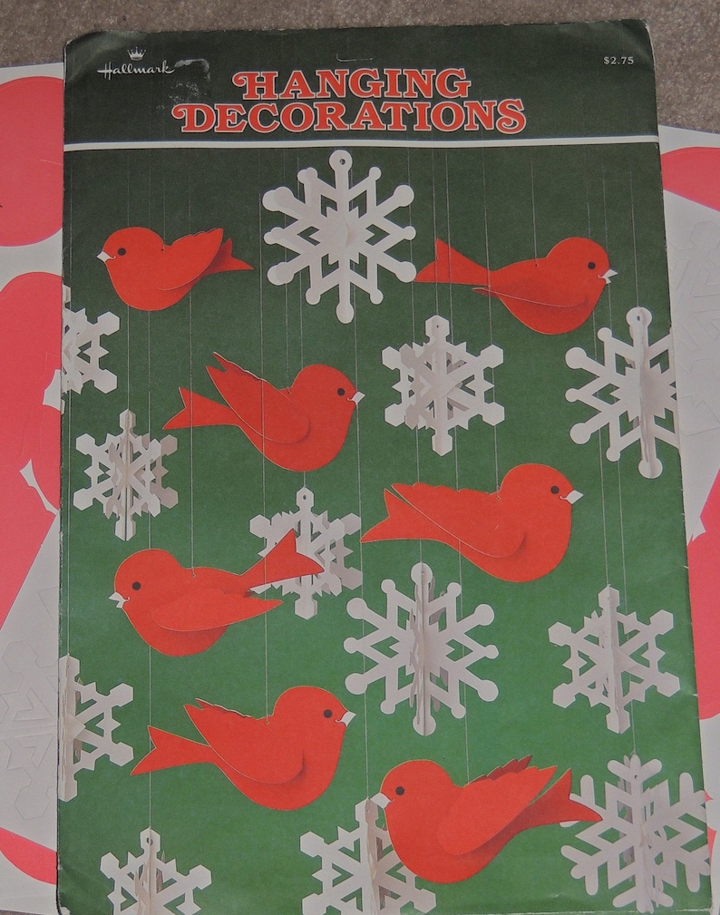 1982 Hallmark Red Birds and Snowflakes paper Hanging Decoration Intact in package