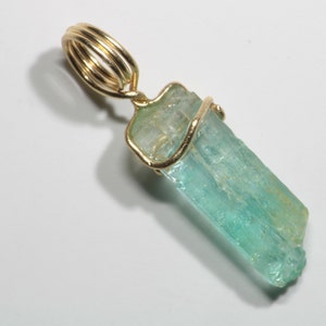 Raw Emerald Crystal Pendant in Solid Gold Wire 3.5 ct image 8