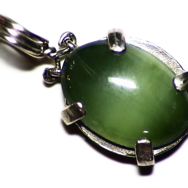 Cats Eye Jade Pendant (4 ct) 14k White Gold Wire Wrapped Green Cat Eye Actinolite Pendant, Chrome Tremolite Jewelry, Oval Jade Necklace