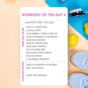 Könnte beinhalten: Workout of the Day 4, eine Fitnessroutine, wird auf einer weißen Karte angezeigt. Die Karte enthält Übungen wie Box Jumps, Kniebeugen mit Kurzhanteln und Russian Swings. Das Logo The Everyday Athlete befindet sich unten. Trainingszubehör ist ebenfalls zu sehen.