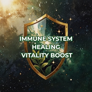 Può includere: Un grafico a forma di scudo con le parole "IMMUNE SYSTEM, HEALING, VITALITY BOOST" in testo verde. Lo scudo ha una cornice dorata e uno sfondo di galassia stellata. Una pianta verde con foglie si trova nella parte inferiore dello scudo.