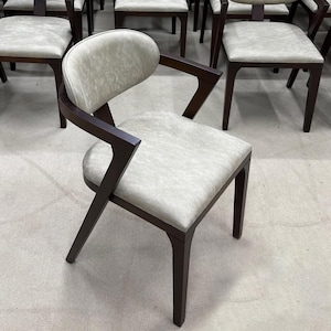 Modern Dining Chair with Armrests – Accent Chair for Home Decor, Interior Design & Restaurant Seating