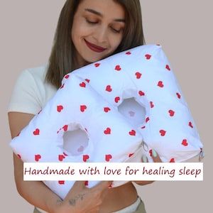 Cojín para piercing con estampado de corazón rojo y funda lavable – Cojín para la oreja