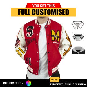 Peut inclure: Veste universitaire rouge et blanche avec des accents noirs. La veste présente le texte "S 1981" et "M Varsity" sur le devant. Les manches sont blanches avec des détails noirs et jaunes. L'image comprend le texte "YOU GET THIS FULL CUSTOMISED".