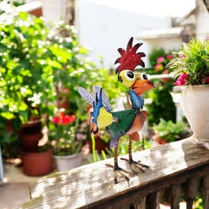 Funny Chicken Metal Garden Sculpture: Rustic Farmhouse Yard Art