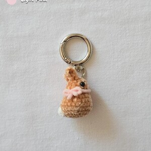 Aanpasbare gehaakte Coquette Bunny-sleutelhanger | Zachte mini konijn pluche met strik | Tashanger afbeelding 3