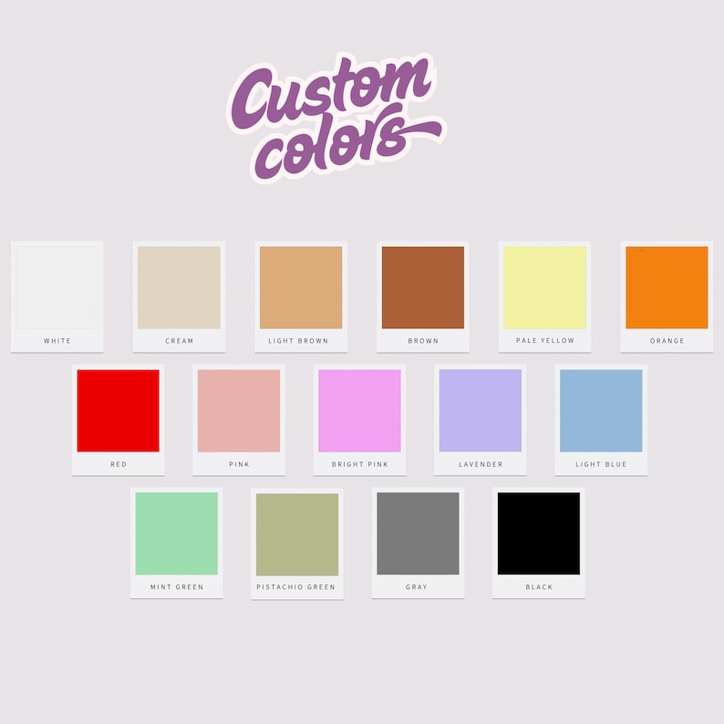 Op de afbeelding: Een kleurenpalet met 15 kleurstalen, elk gelabeld met een kleurnaam. Kleuren zijn onder meer wit, cr&egrave;me, lichtbruin, bruin, lichtgeel, oranje, rood, roze, felroze, lavendel, lichtblauw, mintgroen, pistachegroen, grijs en zwart. De tekst "Custom colors" staat bovenaan.