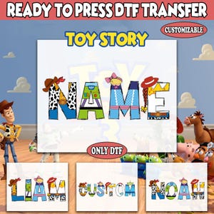Op de afbeelding: Een witte DTF-transfer met de tekst "TOY STORY" en het woord "NAME" in kleurrijke, thematische letters. Voorbeelden van aangepaste namen worden hieronder getoond. Het ontwerp bevat elementen uit de Toy Story-film.
