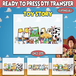 Op de afbeelding: Een witte DTF-transfer met de tekst "TOY STORY" en het woord "NAME" in kleurrijke, thematische letters. Het ontwerp bevat verschillende Toy Story-personages. De afbeelding toont ook voorbeelden van aanpasbare ontwerpen.