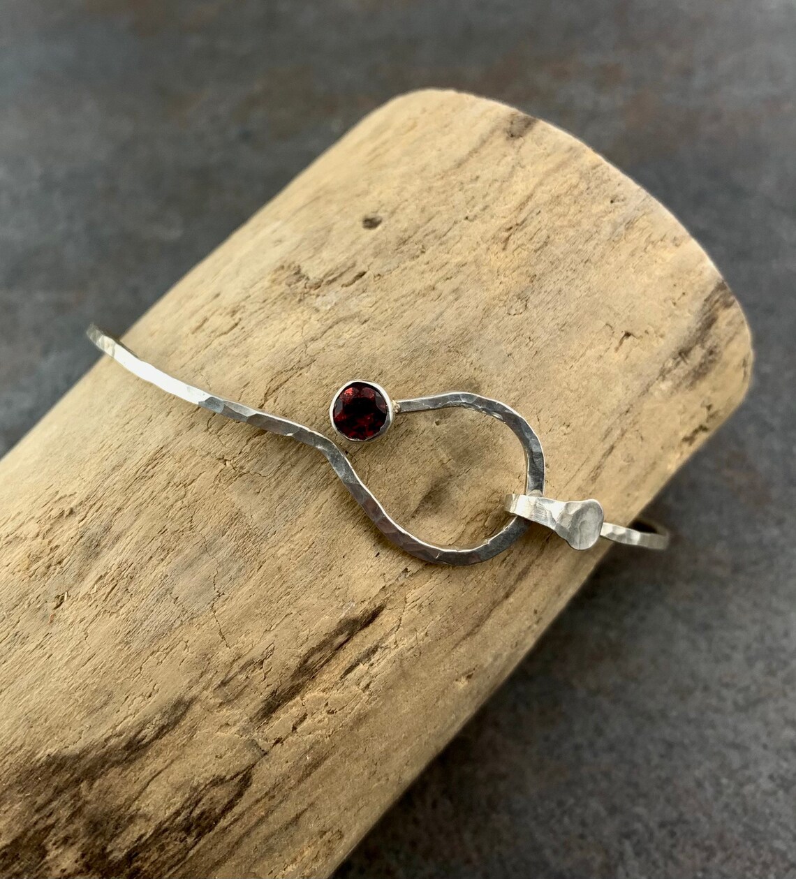 Set Stone Infinity Bangle - Etsy