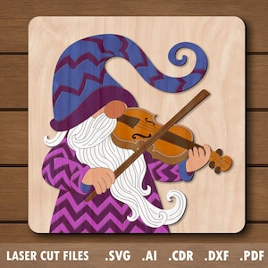 Puede incluir: Rompecabezas de madera con un gnomo tocando el violín. El gnomo viste un abrigo morado y blanco con estampado en zigzag, un sombrero azul y morado y una larga barba blanca. El texto "LASER CUT FILES" está en la parte inferior.