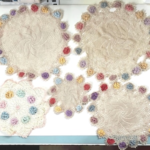 Set van 5 handgemaakte bloemenkleedjes uit de jaren 40