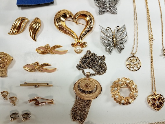 Vintage Avon jewelry lot peace bracelet perfume b… - image 4