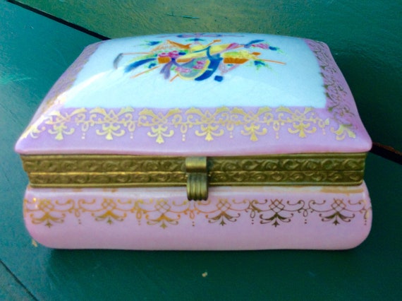 Antique porcelain dresser box or trinket box; hand