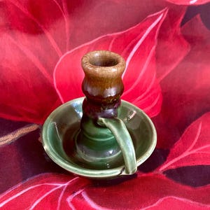 Vintage aardewerk kandelaar: gemarkeerd met Old Fort Pottery, ondertekend door John Garrou