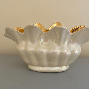 Vintage seltene opalisierende Perle Gold getrimmt Blumentopf Fenstervase Schiffe frei