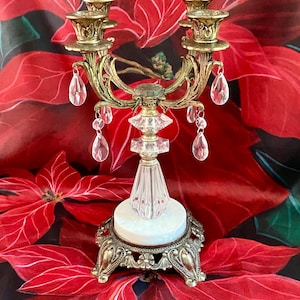 Candelabro antiguo de cuatro brazos ornamentado: estilo Hollywood Regency