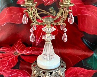 Candelabro antiguo de cuatro brazos ornamentado: estilo Hollywood Regency