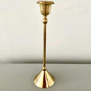 Candelabro antiguo de latón macizo: Marcado como Hecho en India