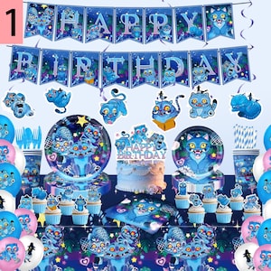 Può includere: Un set per feste di compleanno con decorazioni blu e bianche. Include uno striscione con la scritta "Happy Birthday", piatti, bicchieri, palloncini e cupcake, tutti decorati con un design a tigre dei cartoni animati. È presente anche una torta con un topper "Happy Birthday".
