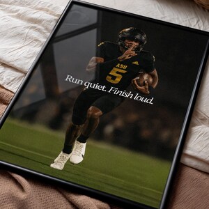 Poster di Jayden Daniels – Stampa sportiva motivazionale – Incorniciata, su tela o su carta di qualità museale per sala giochi – Regalo per lui