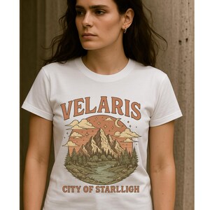 Koszula City of Starlight, T-shirt Velaris, koszulka Fantasy Moon Stars, top Magical Mountains, niebiański prezent dla miłośników książek