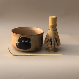 Handmade Ceramic Matcha Bowl Set: Bamboo Whisk & Chasen Holder – Shino Cat Chawan 600ml Cute Japanese Tea Ceremony Gift Matcha Accessories