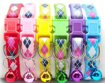 Collar para gato con cascabel y diseño de patchwork a cuadros: collar ajustable para gatos y perros pequeños