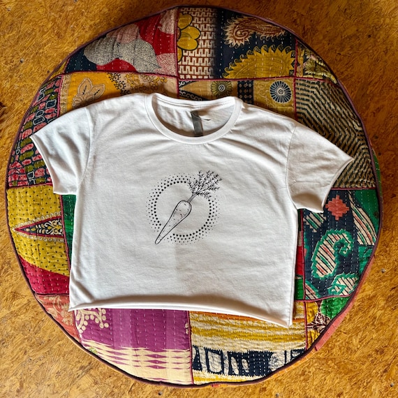 Brand New Bright White Cropped Tee with Carrot Print - Large